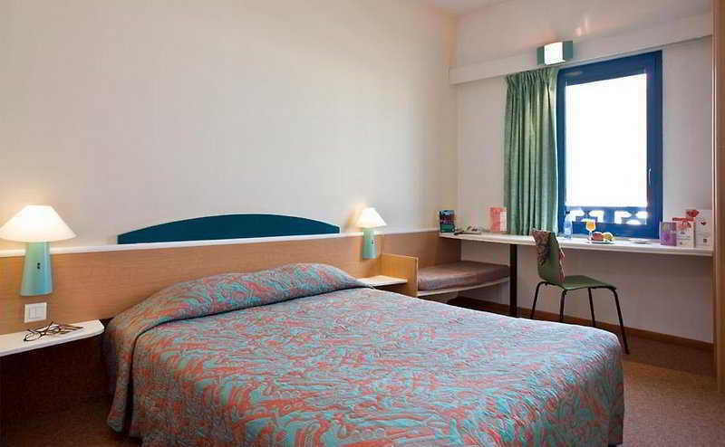 Ibis Fnideq Hotel Exterior photo