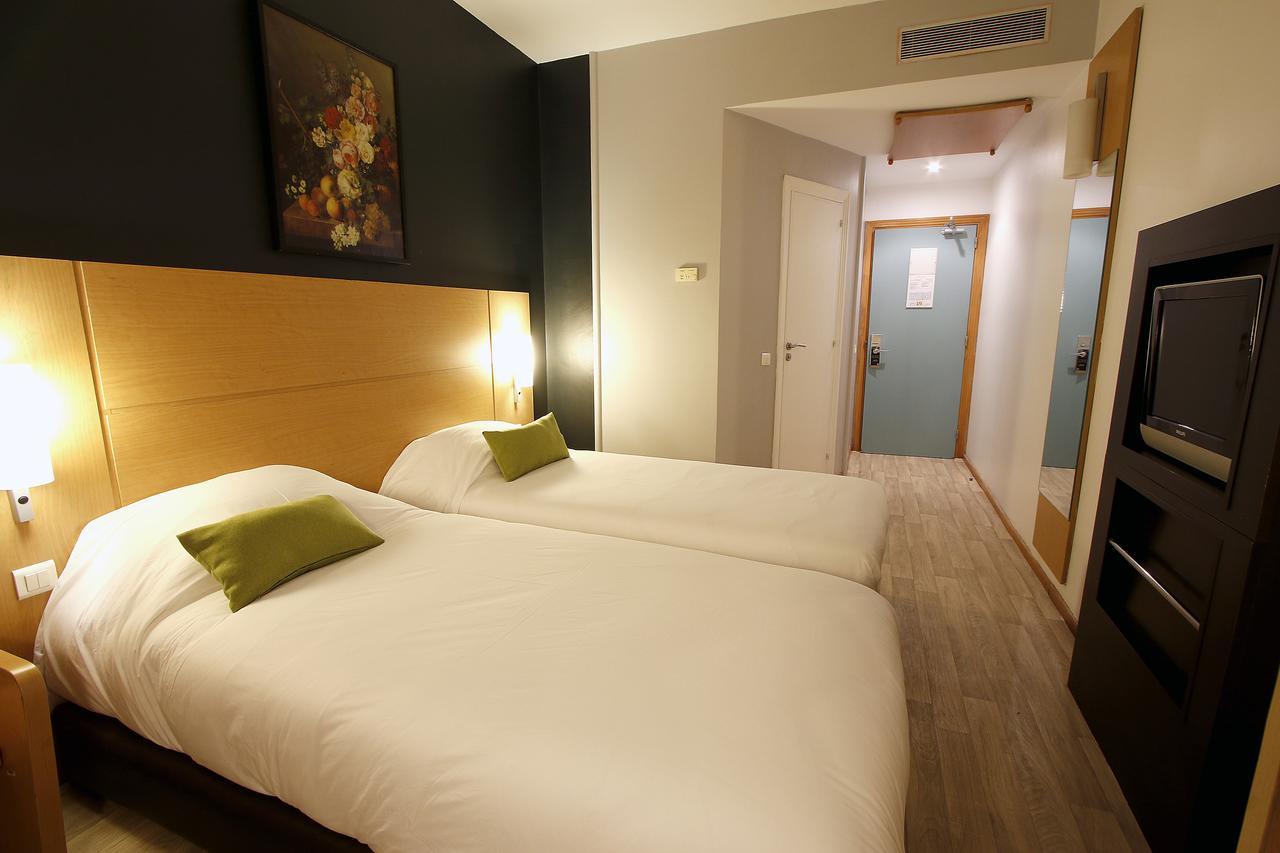 Ibis Fnideq Hotel Exterior photo